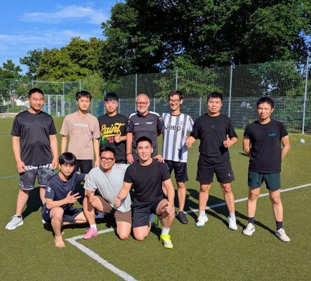 Bild: Integration durch Sport: Vietnamesische Auszubildende in Pforzheim zeigen Engagement auf und neben dem Platz
