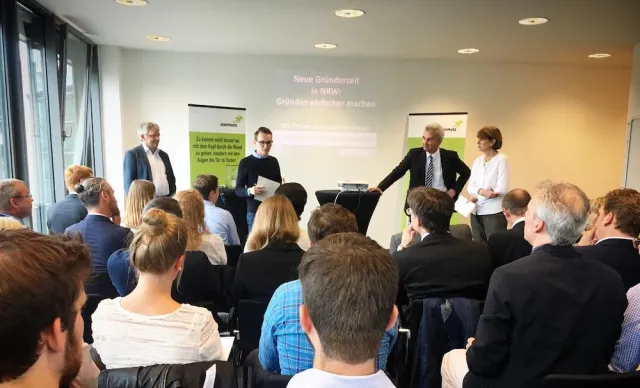 Pinkwart und Reker treffen Gründer im Startplatz und sprechen über das „Rheinland-Valley“ Bild: Pinkwart und Reker treffen Gründer im Startplatz und sprechen über das „Rheinland-Valley“