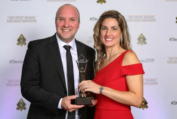 Bild: Stevie® Awards verlängern die finale Teilnahmefrist der Stevie® Awards for Great Employers bis zum 5. August