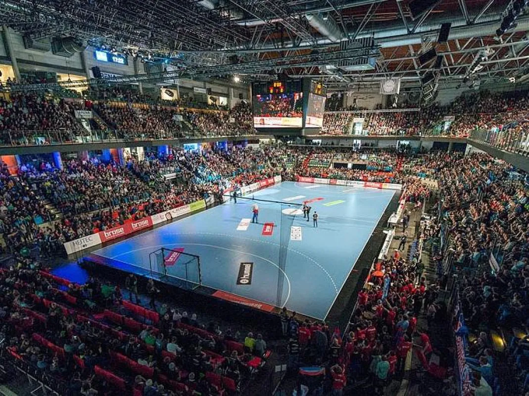 (Foto: HJKrieg, hl-studios, Erlg.) Arena Nürnberger Versicherung: größter Familien-Block der Liga