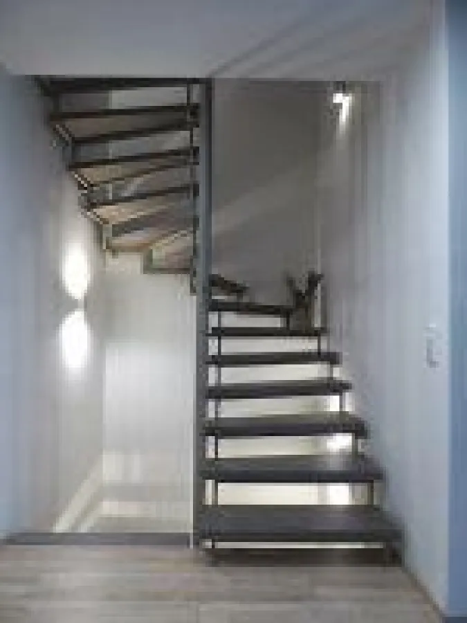 Neue Treppe mit Blockstufen