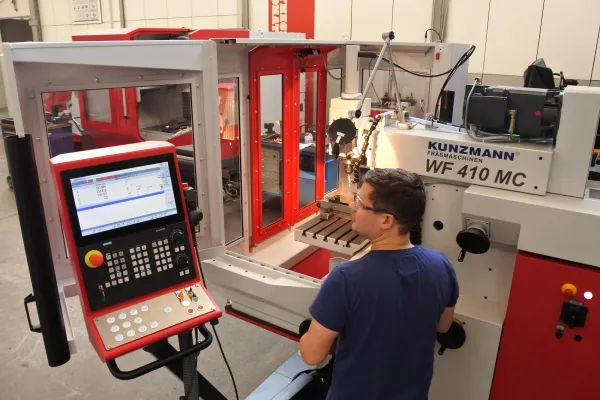 KUNZMANN startet Innovationsoffensive: hybride Fräsmaschinen jetzt auch mit Siemens steuerbar Bild: KUNZMANN startet Innovationsoffensive: hybride Fräsmaschinen jetzt auch mit Siemens steuerbar