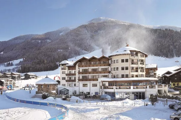 Bild: Vom Hotel direkt auf die Piste - Winterstart Deluxe im Unterschwarzachhof