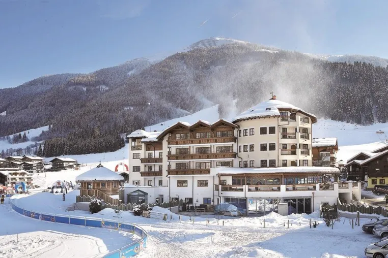Vom Hotel direkt auf die Piste - Winterstart Deluxe im Unterschwarzachhof Bild: Vom Hotel direkt auf die Piste - Winterstart Deluxe im Unterschwarzachhof