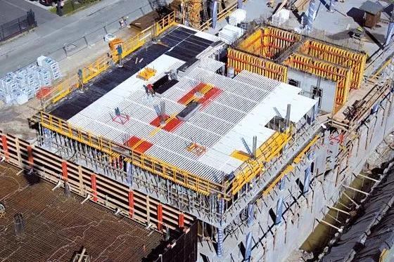 Bild: Geschossdecken in Sichtbetonqualität sicher und schnell geschalt