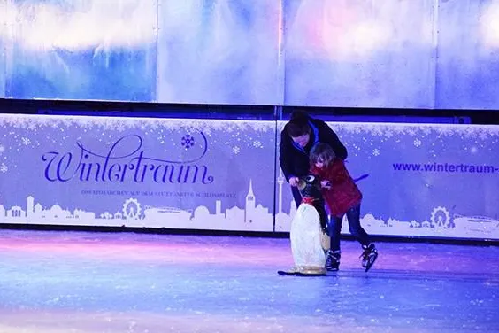 Bild: Der Wintertraum bringt Leben in die Stuttgarter Innenstadt