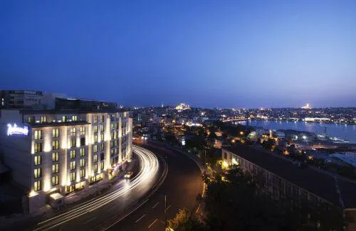 Carlson Rezidor eröffnet Radisson Blu Hotel Istanbul Pera Bild: Carlson Rezidor eröffnet Radisson Blu Hotel Istanbul Pera