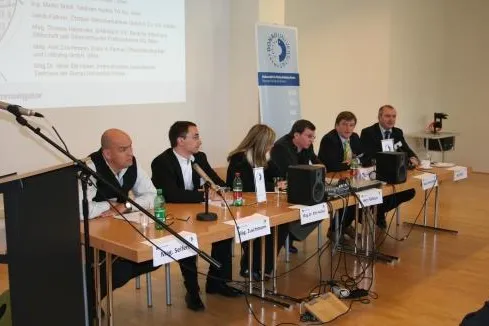 Bild: Fußball-Europameisterschaft 2008 wirft beim Europäischen Krisengipfel in Krems ihre Schatten voraus
