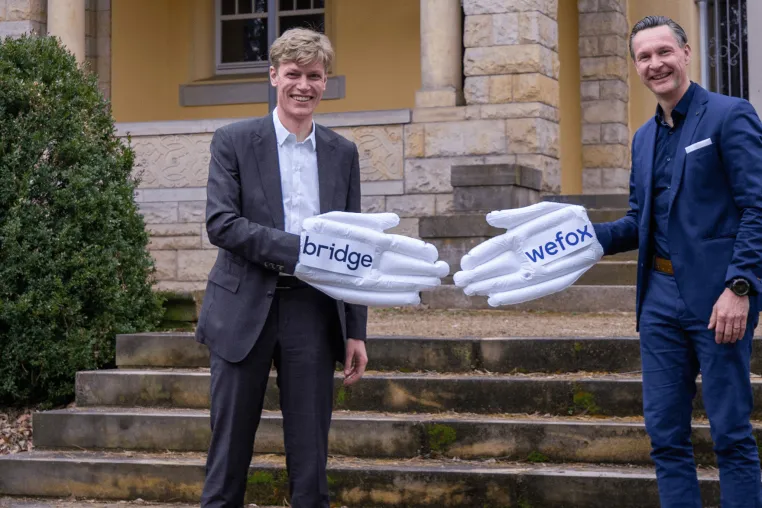 Das InsurTech wefox integriert die Online-Beratungssoftware Bridge in ihre innovative Versicherungsplattform Bild: Das InsurTech wefox integriert die Online-Beratungssoftware Bridge in ihre innovative Versicherungsplattform