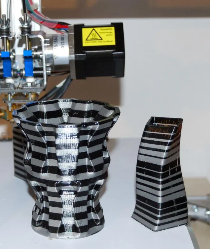 Komplexe und zweifarbige 3D-Objekte realisieren mit dem Multirap Duo Pro (Bild: Multec)