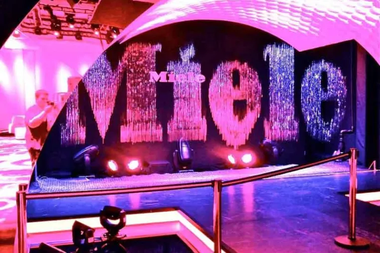 Bild: IFA 2011 – Fashion-Premiere von Miele mit Wasserwand von watershow.de