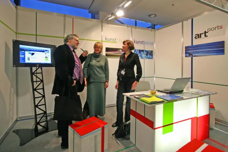 Messeauftritt von artports.com auf der art KARLSRUHE im Zeichen von Herbert W. Franke Bild: Messeauftritt von artports.com auf der art KARLSRUHE im Zeichen von Herbert W. Franke