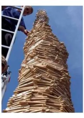 Bild: Volle Breite für Staufen - Benefizveranstaltung mit Spendenturm für Staufen