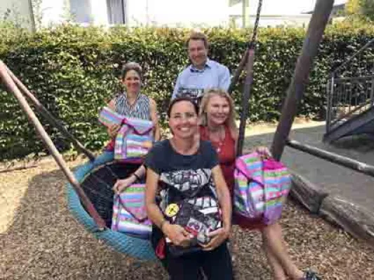 IT-Dienstleister Weber Data Service spendet 50 Schulranzen und setzt seine personelle Unterstützung fort Bild: IT-Dienstleister Weber Data Service spendet 50 Schulranzen und setzt seine personelle Unterstützung fort