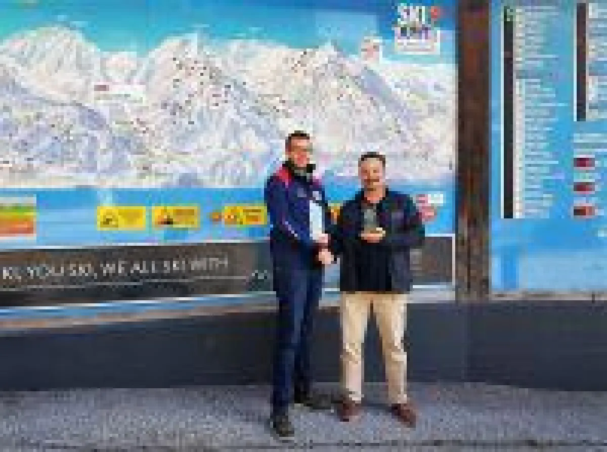 Preisübergabe beim Vorjahressieger Ski Juwel Alpbachtal ©Schneemenschen GmbH