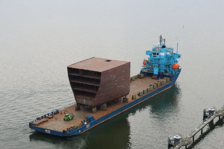 Ersatzbau „Walther Herwig“: Zweites Rumpfteil des neuen Fischereiforschungsschiffes in Stralsund angekommen Bild: Ersatzbau „Walther Herwig“: Zweites Rumpfteil des neuen Fischereiforschungsschiffes in Stralsund angekommen