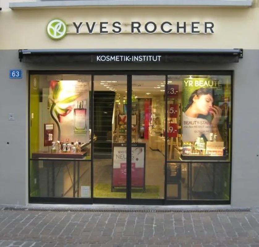 Der Ladeneinrichtungsspezialist Tenbrink realisierte die Erneuerung und Ausstattung des neuen Yves Rocher Ateliers in Basel.