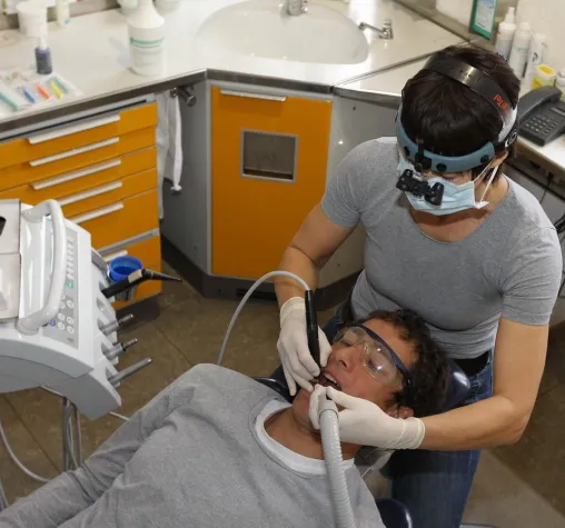 Nutzt "teure" Professionelle Zahnreinigung nur dem Zahnarzt? Bild: Nutzt "teure" Professionelle Zahnreinigung nur dem Zahnarzt?