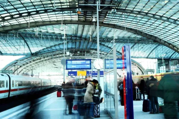 Bild: Reisen mit Plan: HAFAS Print sorgt für die richtigen Informationen in den Zügen der Deutschen Bahn