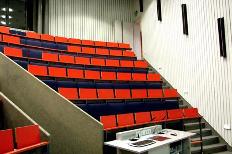 Bild: DEKOM installiert High-Tech-Beschallungsanlage in der Akademie für Hörgeräte-Akustik in Lübeck