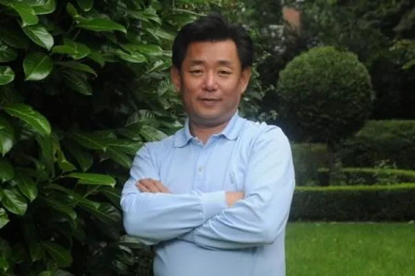 Vermittler zwischen den Kulturen – In Hamburg werden Chinesen als Reiseleiter für ihre Landsleute ausgebildet Bild: Vermittler zwischen den Kulturen – In Hamburg werden Chinesen als Reiseleiter für ihre Landsleute ausgebildet