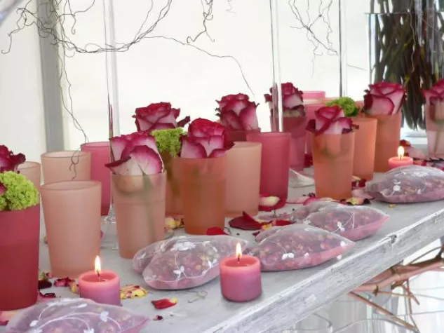 Bild: Kerzen-Dekos für den "Tag des Kusses" am 06. Juli