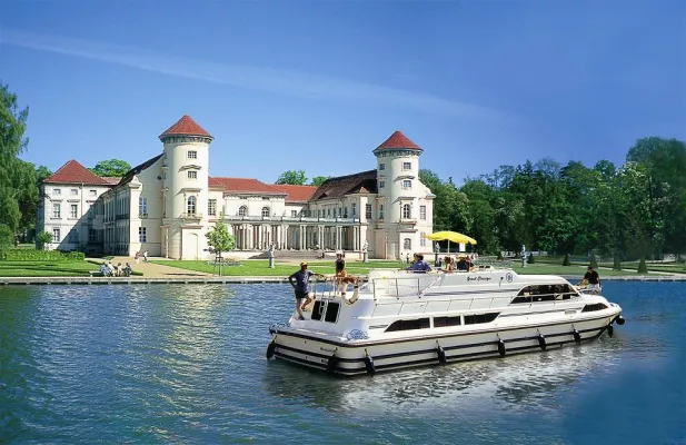 Bild: Le Boat vereint jetzt Angebot von Crown Blue Line, Connoisseur und Emerald Star