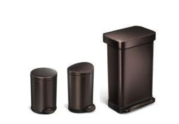 Bild: Farbe trifft Stahl: die neuen simplehuman Abfalleimer in dunkler Bronze