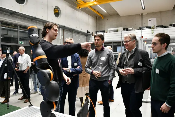 OTH Regensburg eröffnet Hightech-Zentrum für die Fabrik der Zukunft Bild: OTH Regensburg eröffnet Hightech-Zentrum für die Fabrik der Zukunft