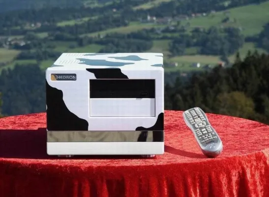 Bild: Hedron Multimedia Cow - neue Nachrichten-Funktion macht das Home Entertainment System zum Infotainment System