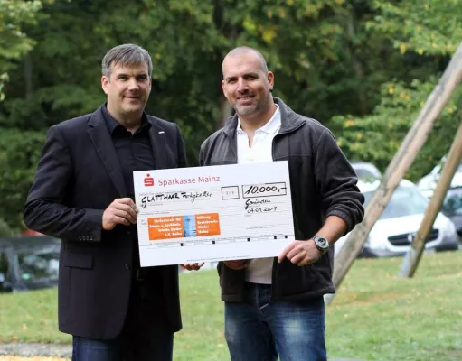 glatthaar-fertigkeller spendet 10.000 Euro an Förderverein für Tumor- u. Leukämiekranke Kinder e.V. Mainz Bild: glatthaar-fertigkeller spendet 10.000 Euro an Förderverein für Tumor- u. Leukämiekranke Kinder e.V. Mainz