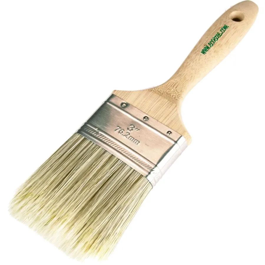 Der Pinsel besteht aus nachwachsendem Bambus und recyceltem Kunststoff und Metall sowie Naturhaar