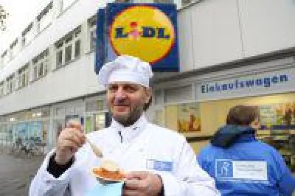 Bild: "LIDL verschont nicht" Bundesweite Aufklärungskampagne gegen Billigfleisch endete vor 100. LIDL-Filiale