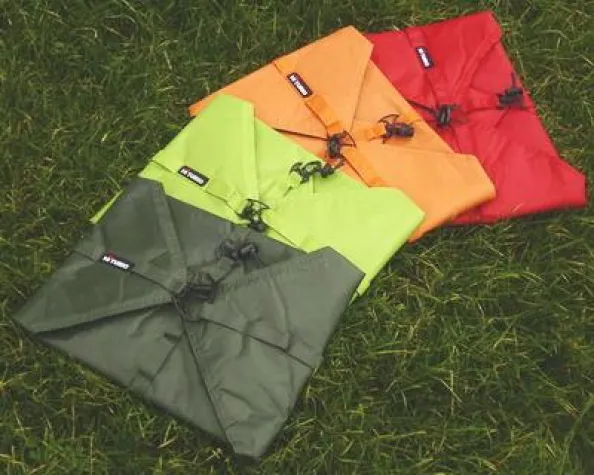 Bild: Schützhülle 10TURIO liegt ab sofort bei GRAVIS im Regal