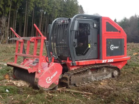 Bild: BAUMA 2010 - KML MILLER entwickelt spezielle Kabine für Raupentraktor