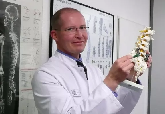 Bild: St. Remigius Krankenhaus Opladen: Leben ohne Rückenschmerzen?