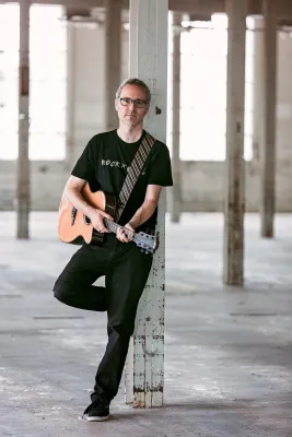 Bild: Mr. Fabulous - Der multikreative Muntermacher aus dem Allgäu liefert drei Alben in einem Monat!