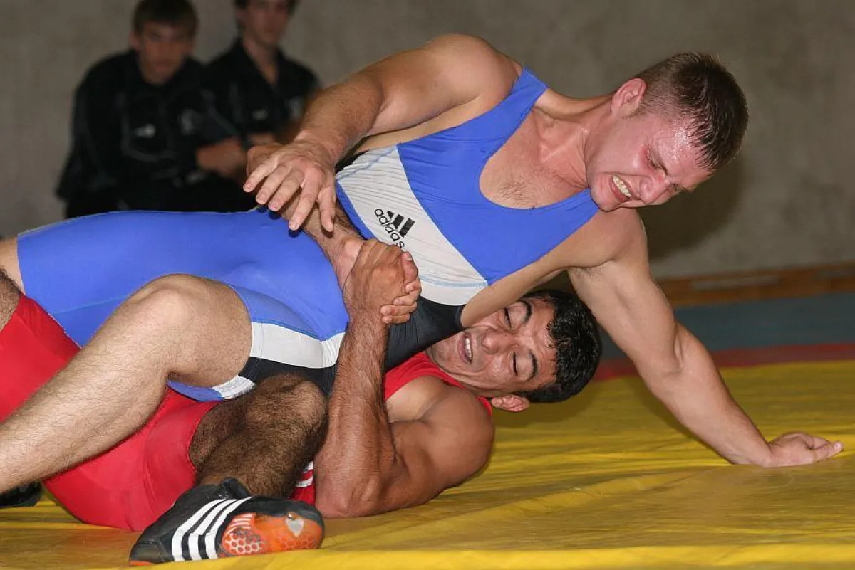 Waldemar Schäfer (oben) machte die vorzeitige Meisterschaft für Krefeld perfekt. Foto: Oliver Stach