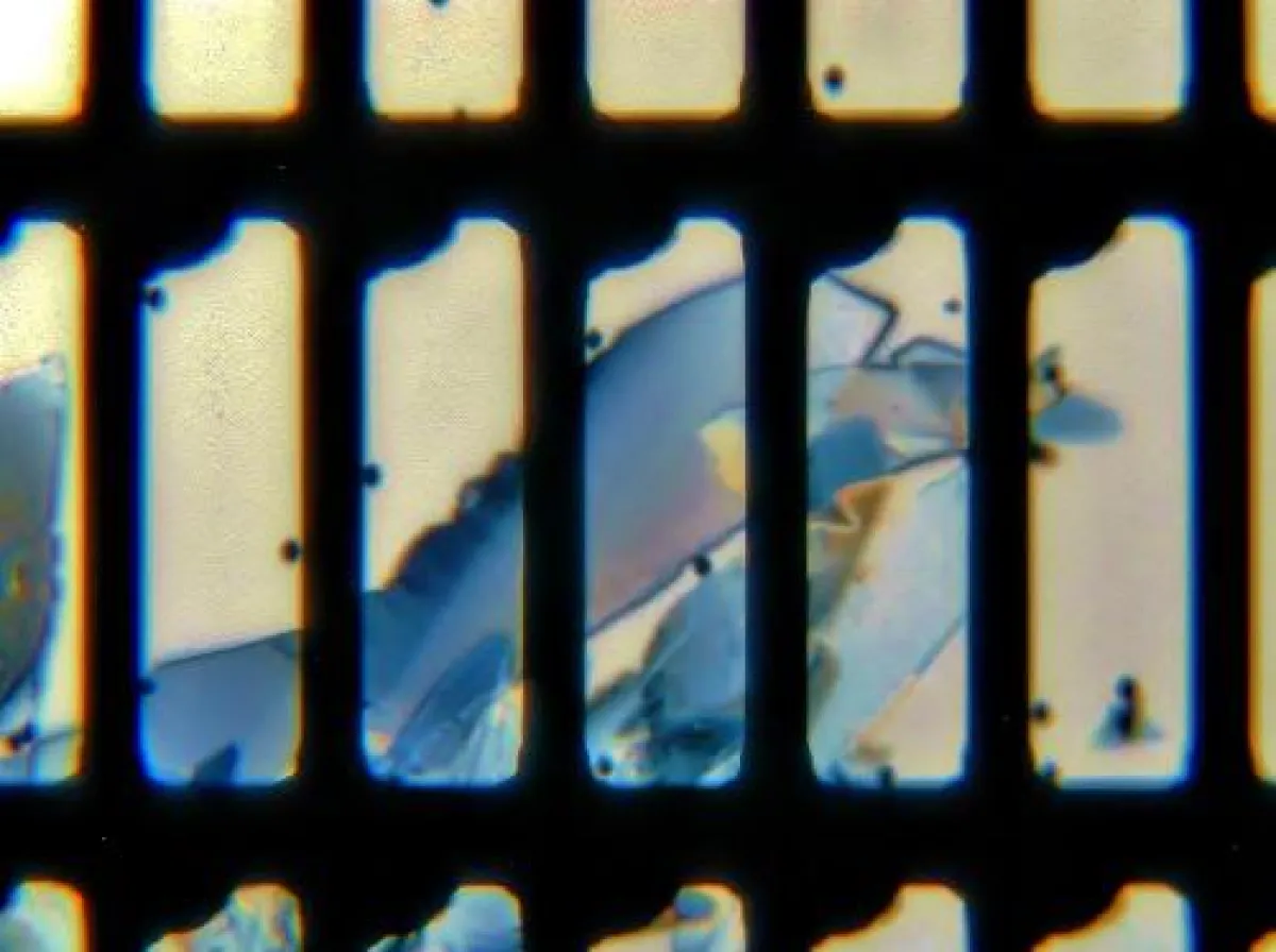 Irreversible Zerstörung von Pixeln eines TFT-Displays nach pixelübergreifender Auskristallisierung