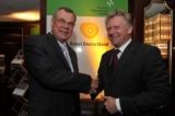 Bild: Kabel Deutschland aktiv für ein Schulheim in Tansania