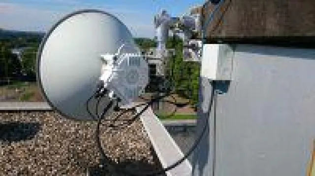 Bild: 10GB/s Richtfunk über 3,8km für Ruhruniversität Bochum durch Omnitron Griese GmbH in Betrieb genommen