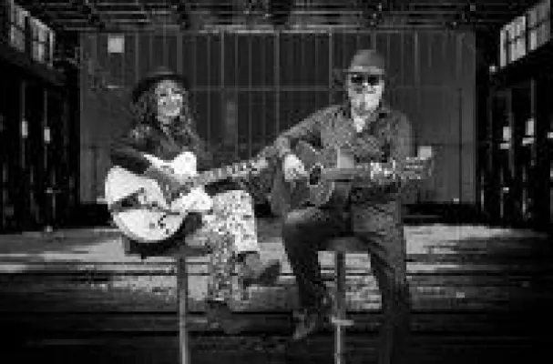 Bild: Pop-Rock-Duo HerzKarussell veröffentlichen am 19.06.2020 ihr Debüt-Album "Rock My Heart"