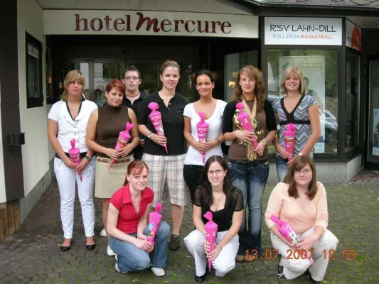 Bild: Mercure Hotel Kongress Wetzlar begrüßt und verabschiedet Auszubildende