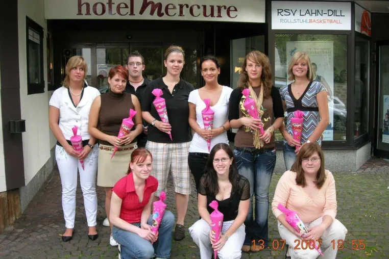 Mercure Hotel Kongress Wetzlar begrüßt und verabschiedet Auszubildende Bild: Mercure Hotel Kongress Wetzlar begrüßt und verabschiedet Auszubildende