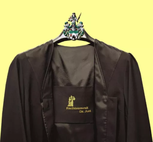 Bild: Einfach und schnell die besten Roben im Internet bestellen