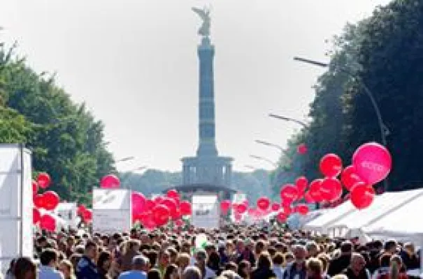 Bild: Der ECCO Walkathon 2008 am 7. September in Berlin: Ein Spenden-Erlebnis für die ganze Familie