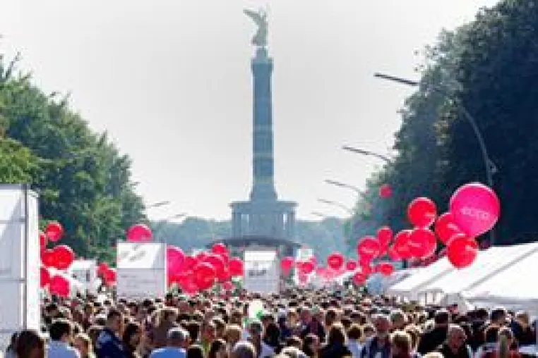 Bild: Der ECCO Walkathon 2008 am 7. September in Berlin: Ein Spenden-Erlebnis für die ganze Familie