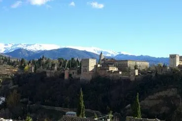 Bild: Im tiefsten Süden Spaniens erwartet den Reisenden das glanzvolle Erbe einer maurischen Vergangenheit