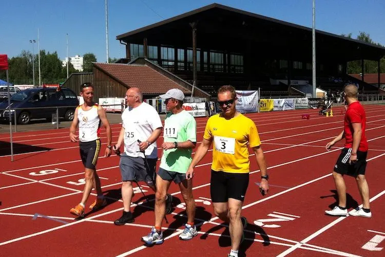Spendenlauf von tkv in Balingen bei 30 Grad im Schatten Bild: Spendenlauf von tkv in Balingen bei 30 Grad im Schatten