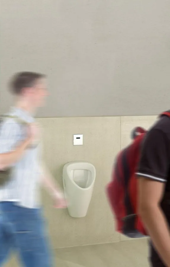 Urinal mit Pausenfunktion für Schulen: Mit der Spültechnik von TECE kann der Wasserverbrauch um bis zu 40 Prozent gesenkt werden.